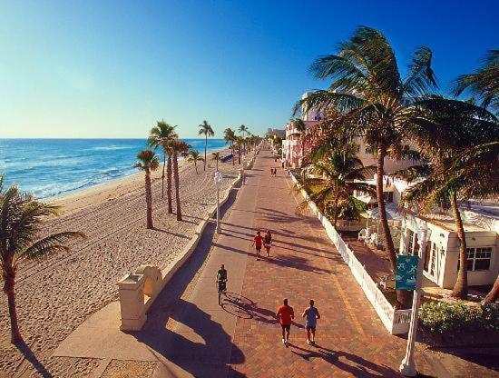 Downtown Hollywood Beach Students' Dorm Hostel Екстериор снимка